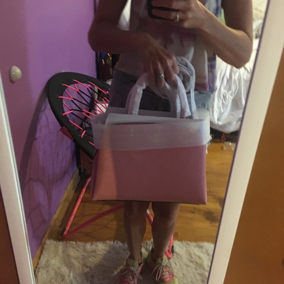 Brand new Lillie carryall and wallet in bubblegum - Picture 13 of 16